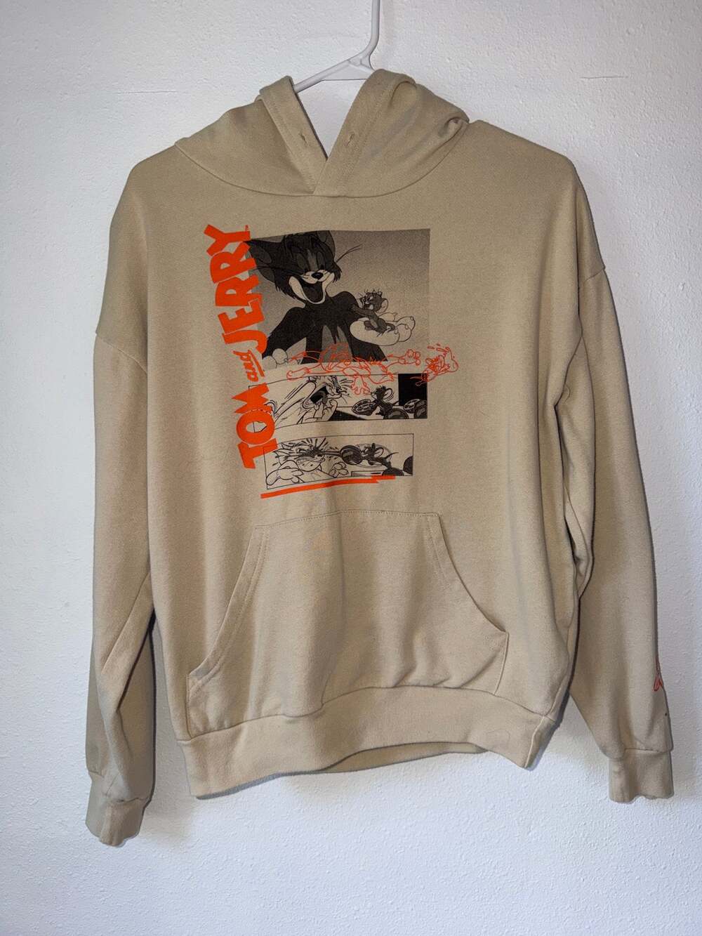 Tan Colored Tom & Jerry Cartoon Graphic Print Long Sleeve Hoodie Size Large